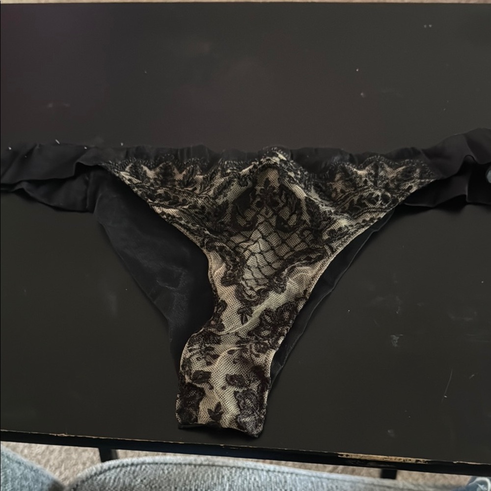 I.D. SARRIERI size medium Black Lace panties